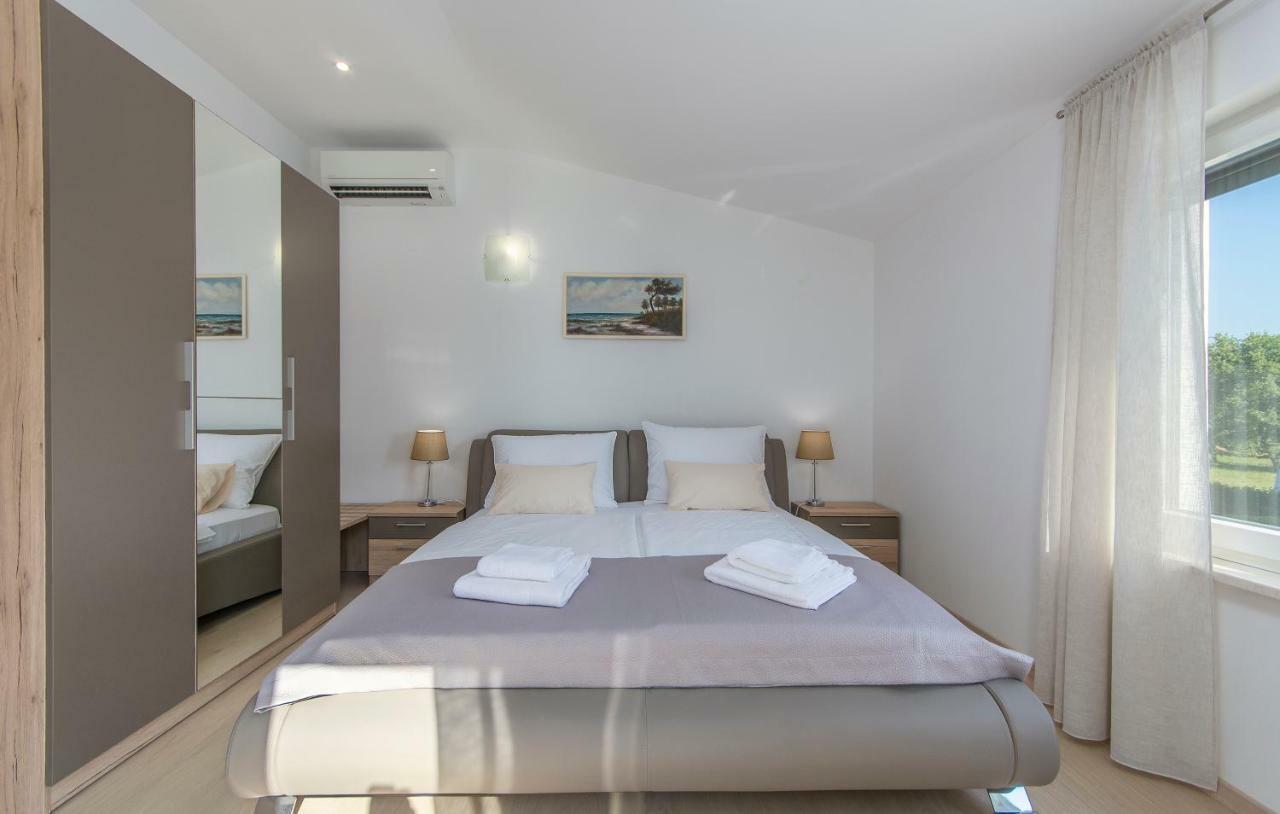 Holiday home Ana 1863